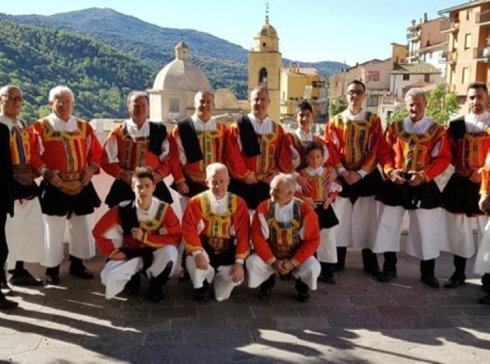 Un viaggio musicale tra sacro e profano: 20 anni di coro Montanaru