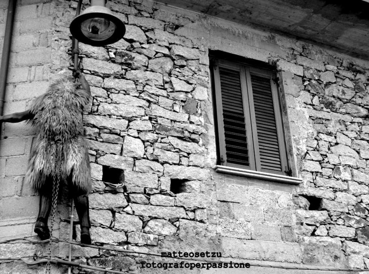 I personaggi del Carnevale sardo: Urthos e Buttùdos